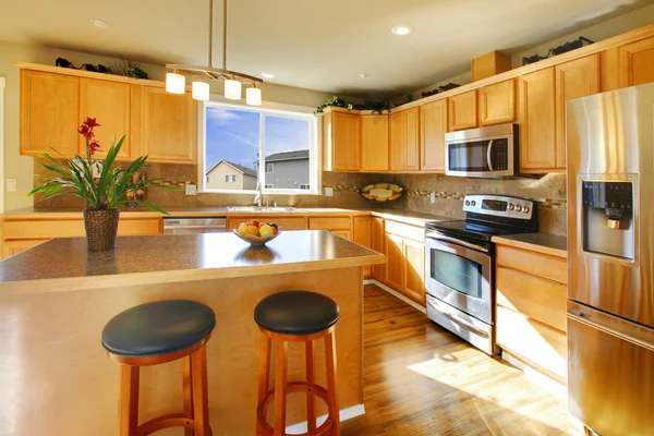 Sala de cozinha grande confortável — Fotografia de Stock