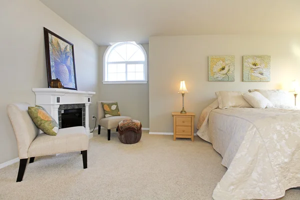 Elegant large bedroom — Stock Photo, Image