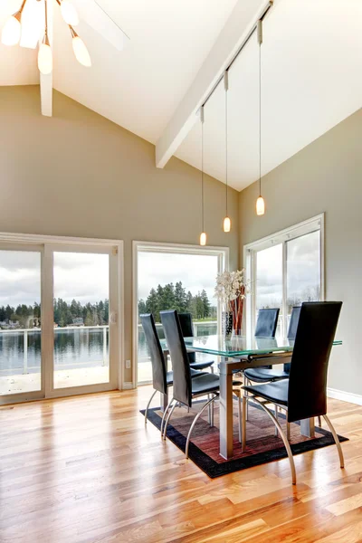 Impressive cathedral ceiling dining room — Stock Photo, Image