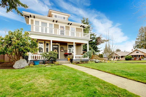 Two story american house with white column porch — Stock Photo, Image