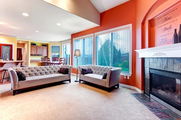 Esquema de cores laranja brilhante para sala de estar — Fotografia de Stock