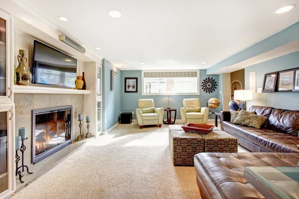Elegantní světle modré obývací pokoj — Stock fotografie