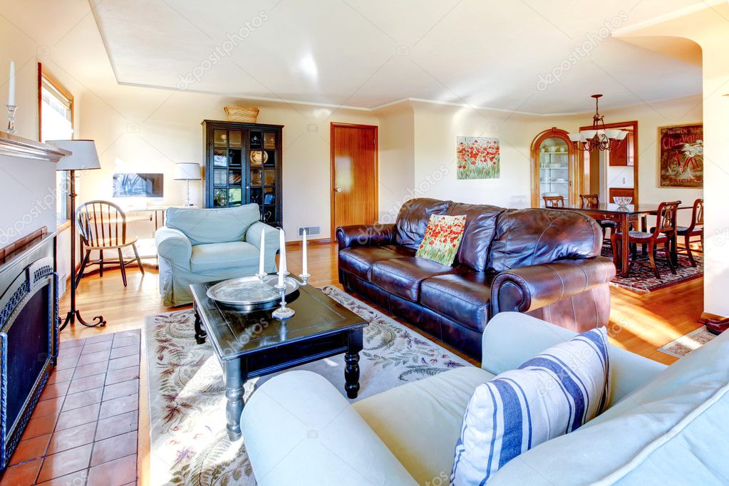 elegante decoração sala de estar com zona de refeições — Fotografias de