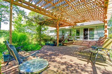 Arka Bahçe çiftliği güverte ekli açık pergola