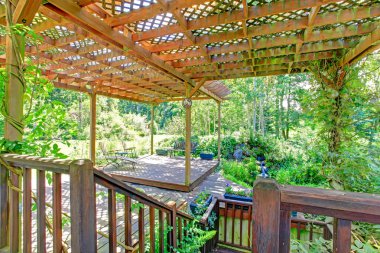 Arka Bahçe çiftliği güverte ekli açık pergola