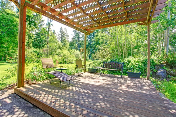 Impresionante vista desde la pérgola granja patio trasero — Foto de Stock