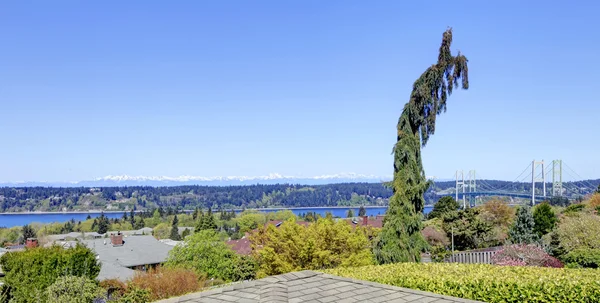 Stunning panoramic view on the bay from a backyard porch — Stock Photo, Image