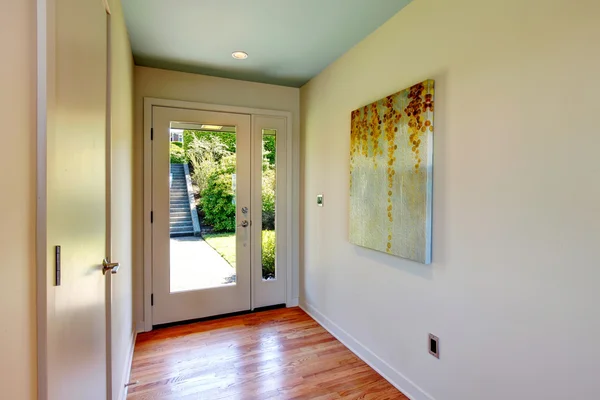 Brightt hallway with glass entrance door — Stock Photo, Image