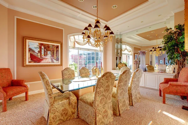 Luxuriant bright dining room