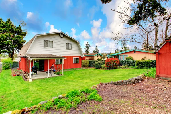 Backyard with attached pergola — Stock Photo, Image