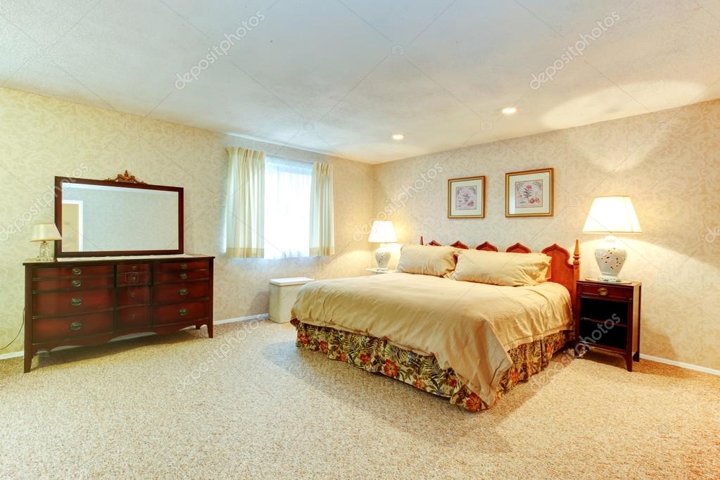 zachte kleuren slaapkamer met antieke meubelen — Stockfoto ... zachte kleuren slaapkamer met antieke meubelen — Stockfoto ...