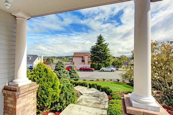 Vue de porche de colonne d'entrée — Photo