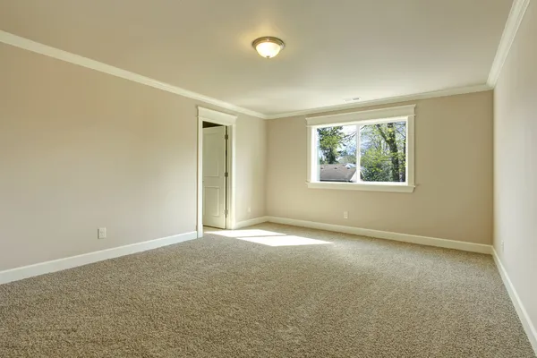 Bright empty bedroom — Stock Photo, Image