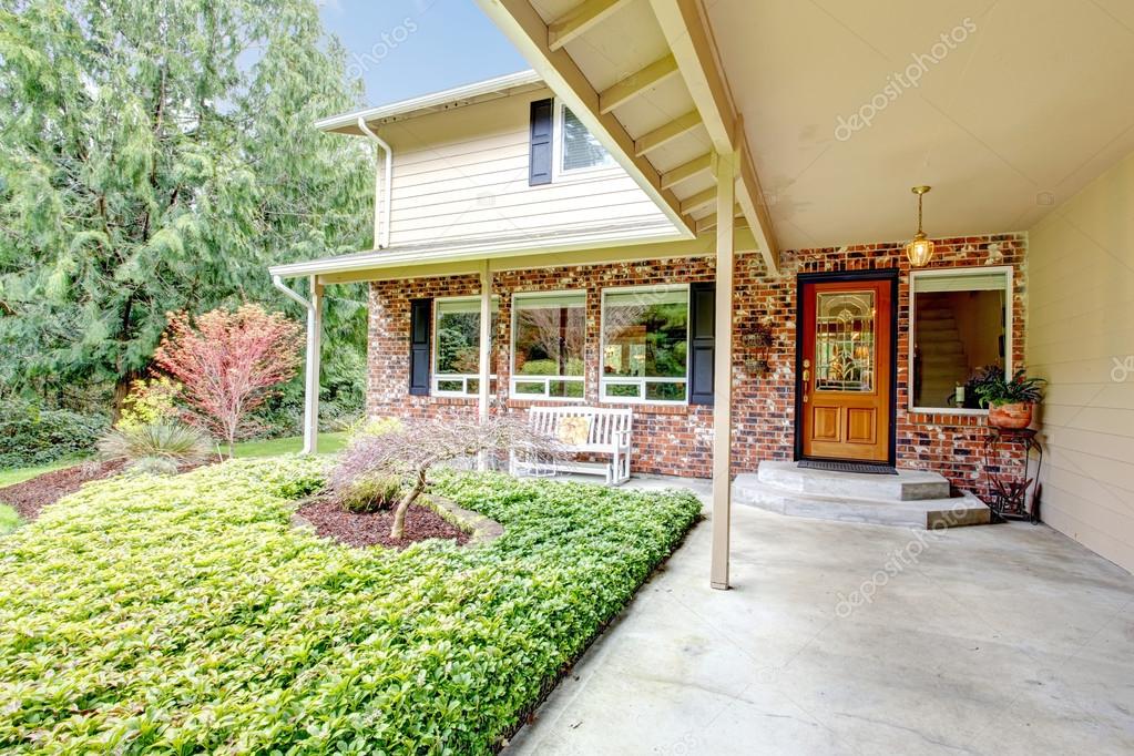 Fotos de Entrada porche de suelo de hormigón con columnas - Imagen de