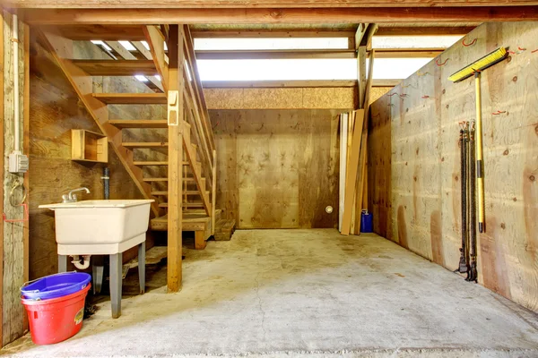 Large farm horse stable barn. — Stock Photo, Image