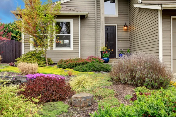 Beautiful curb appeal — Stock Photo, Image