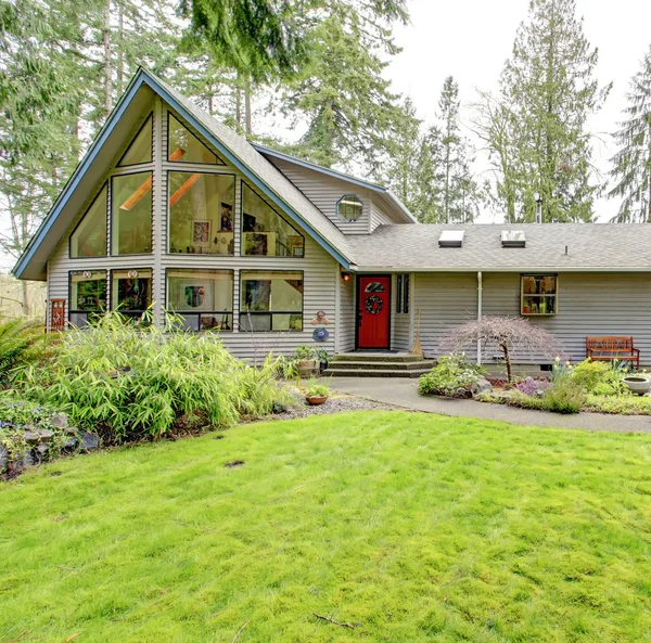 Beautiful countryside house — Stock Photo, Image