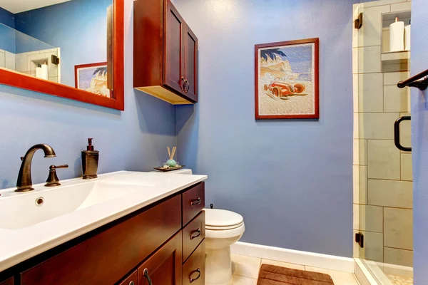 Salle de bain confortable lavande — Photo