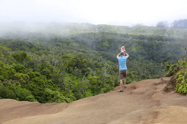 Otec a jeho dítě v kauai, Havajské ostrovy — Stock fotografie