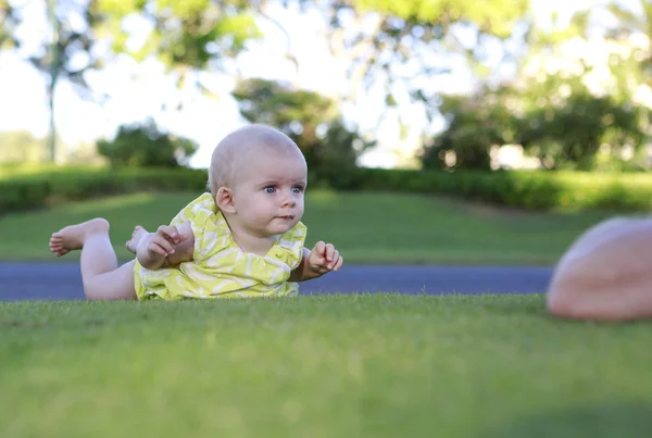 Crawling blue eyes baby girl — Stock Photo, Image