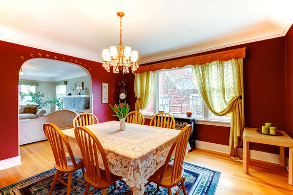 Elegante sala da pranzo a colori luminosi — Foto Stock