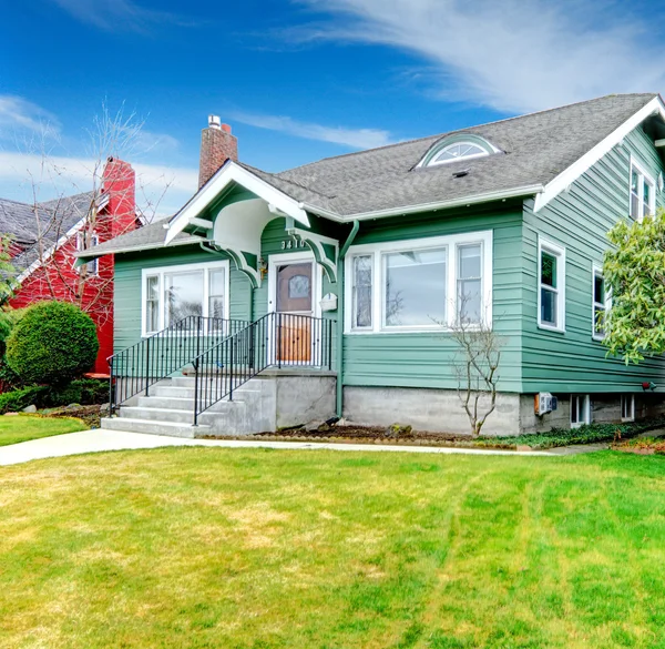 Small clapboard siding house — Stock Photo, Image