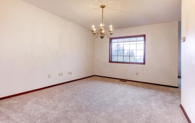 Penceresi olan boş bir oda