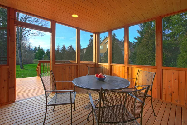 Screened porch with a dining table set — Stock Photo, Image