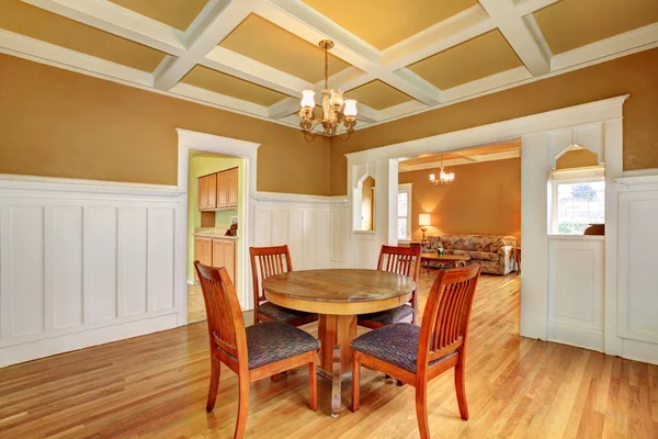 Dining room in an old house — Stock Photo, Image