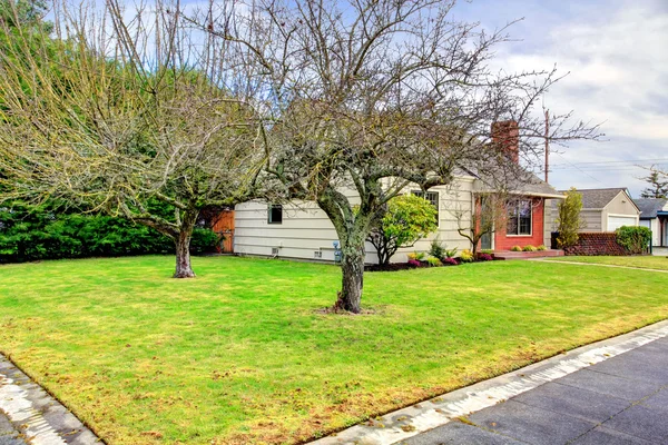 Beautiful small siding house with garage — Stock Photo, Image