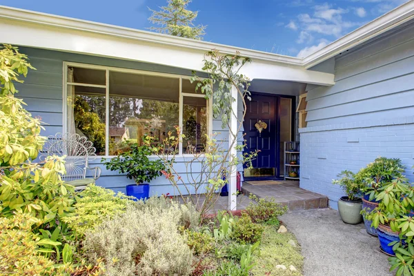 View of porch and flower bed — Stock Photo, Image