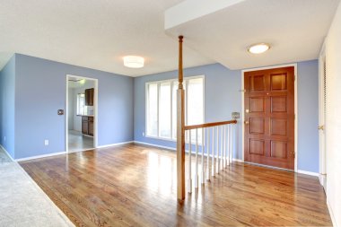 emplty giriş koridoru ve salon görünümü