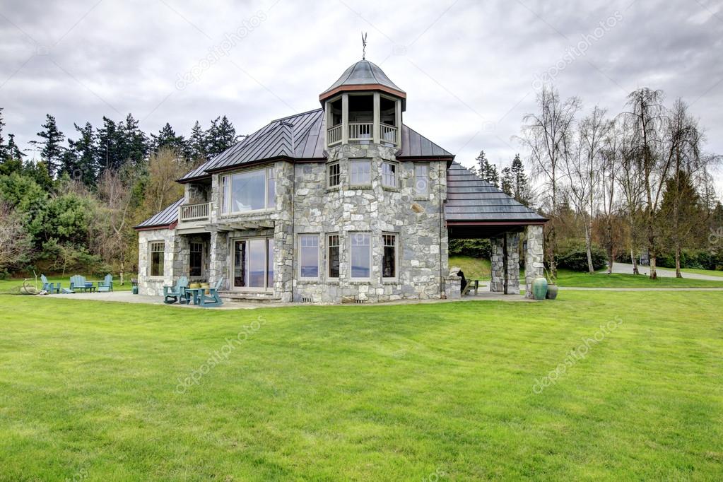 Amazing stone house with a big column porch