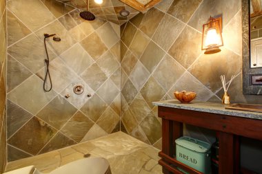 açık bir duş şaşırtıcı kale stil banyo