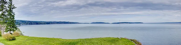 Vista panoramica del paesaggio naturale da un ponte — Foto Stock