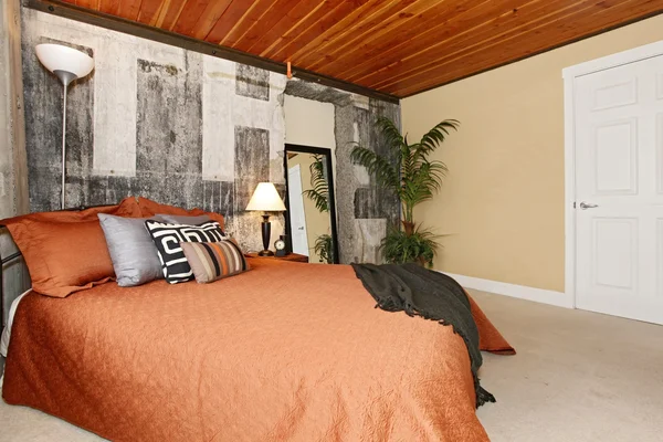 Modern bedroom with a broken concrete wall — Stock Photo, Image