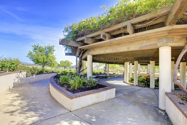 Jardim de rosas em San Diego estrutura de construção arqueológica . — Fotografia de Stock