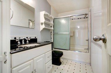 siyah ve beyaz banyo