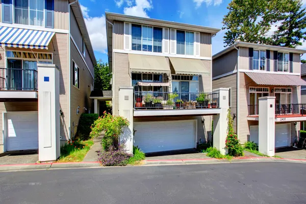 Residential building facade — Stock Photo, Image