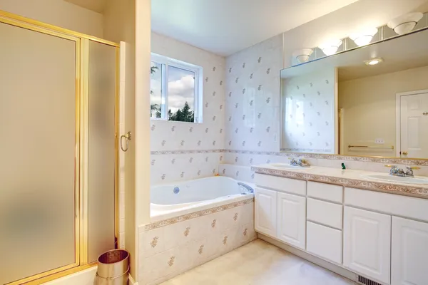 Bathroom interior with tile wall trim — Stock Photo, Image