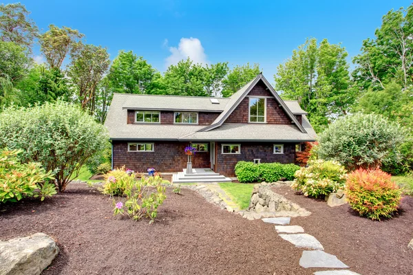 Mooi huis met woestijn als landschap — Stockfoto