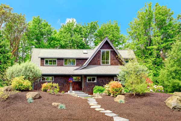 Mooi huis met woestijn als landschap — Stockfoto