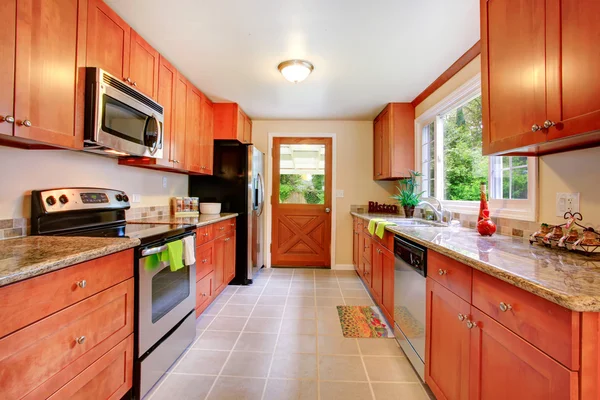 Grote keuken kamer in middagtocht huis — Stockfoto