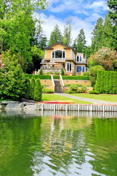 Luxury house with private dock — Stock Photo, Image