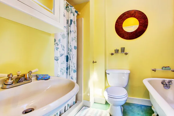 Yellow bathroom interior — Stock Photo, Image