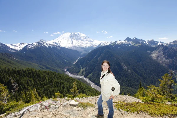 Traveling in Washington. Mt Rainer hiking trail — Stock Photo, Image