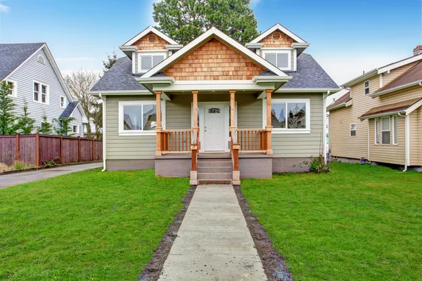 Buitenkant van het huis. voorporch weergave — Stockfoto