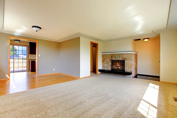 Empty room with fireplace — Stock Photo, Image