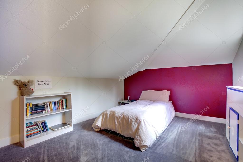 Kis velux hálószoba falak kontraszt — stock fotó © iriana88w #47102949