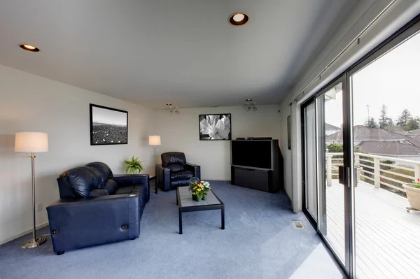 Living room with walkout deck — Stock Photo, Image